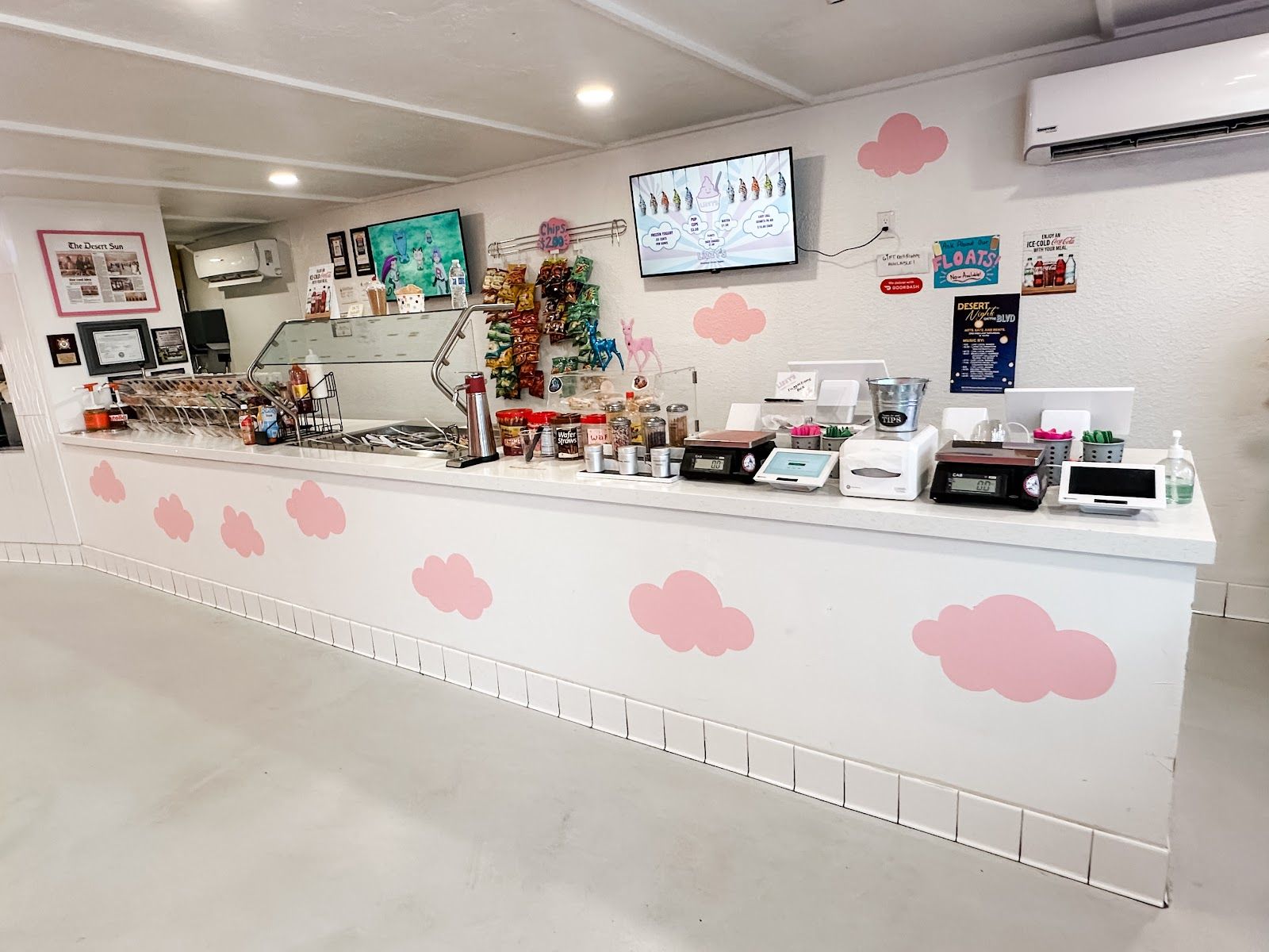 Lizzy’s Premium Frozen Yogurt